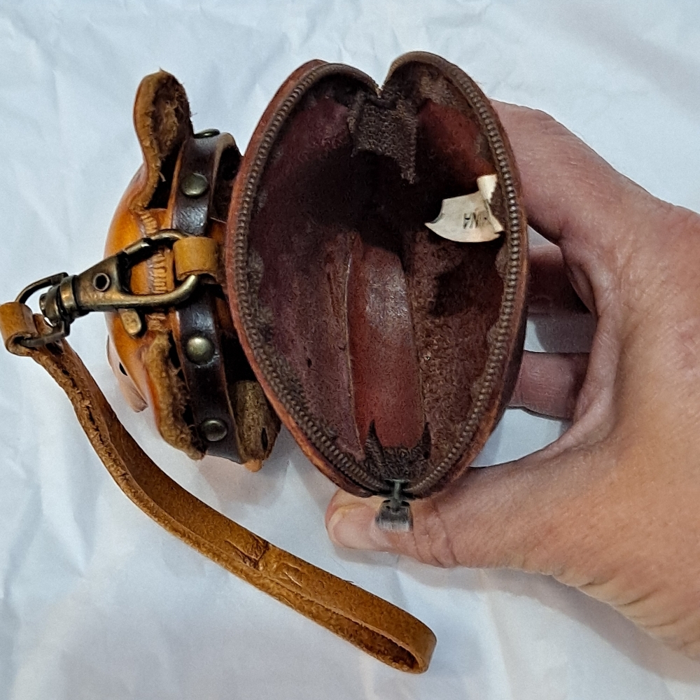 Dog shaped leather hand crafted wristlet coin purse. EUC - Picture 6 of 12